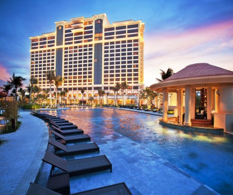 THE GRAND HỒ TRÀM STRIP