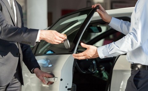 Cần thuê xe tháng cho công ty