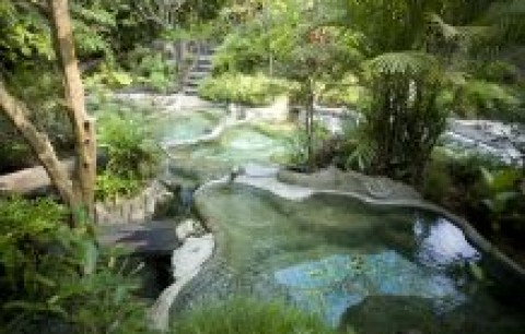 Đắm mình nơi hồ nước thần tiên ở Khlong Thom